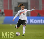 27.11.2020, Fussball Frauen-Nationalmannschaft, EM-Qualifikation 2020/21,  Deutschland - Griechenland, im Audi-Sportpark in Ingolstadt.  Lena Oberdorf (Deutschland) am Ball.

 

