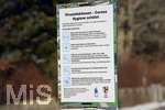 09.04.2020, Fssen im Allgu, am Ausflugsort Hopfen am Hopfensee sind die negativen Auswirkungen wegen Corona-Virus-Pandemie deutlich zu spren. An der gesamten Strandpromenade gilt Maskenpflicht auch im Freien. Die Gemeinde hat berall Schilder aufgehngt, damit die Besucher die Hygienemassnahmen der Stadt Fssen einhalten.