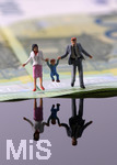 16.01.2021,  Eine Familie mit Kleinkind am See. Symbolbild Finanzen