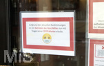 24.01.2021, Thema: FFP2-Maskenpflicht in Deutschland ab Montag in PNV und Einzelhandel.  Ein Schild am Eingang eines Ladens in Bad Wrishofen weist darauf hin.