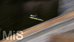 03.03.2021, Nordische SKI WM Oberstdorf 2021, Oberstdorf im Allgu, Skispringen Frauen, Groschanze, Springerin in der Luft. 