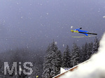 05.03.2021, Nordische SKI WM Oberstdorf 2021, Oberstdorf im Allgu,  Skispringen der Herren von der Groschanze,  Springer segelt ins Tal.