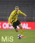 06.03.2021, Fussball 1. Bundesliga 2020/2021, 24. Spieltag, FC Bayern Mnchen - Borussia Dortmund, in der Allianz-Arena Mnchen.  Erling Haaland (Dortmund) am Ball 

Foto: Bernd Feil/M.i.S./Pool

Nur fr journalistische Zwecke! Only for editorial use! 
DFL regulations prohibit any use of photographs as image sequences and/or quasi-video.    
National and international NewsAgencies OUT.
