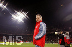  Archivbild: 08.03.2006, Physiotherapeut Wolfgang Gebhardt (Bayern) im Giuseppe Meazza Stadion  (Italien)