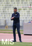 17.04.2021, Fussball 3. Liga 2020/2021, 32. Spieltag, Trkgc Mnchen - TSV 1860 Mnchen, im Olympiastadion Mnchen, Trainer Michael Kllner (TSV 1860 Mnchen) schaut auf seine Uhr.


