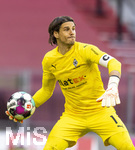 08.05.2021, Fussball 1. Bundesliga 2020/2021, 32. Spieltag, FC Bayern Mnchen - Borussia Mnchengladbach, in der Allianz-Arena Mnchen. Torwart Yann Sommer (Borussia Mnchengladbach) 

Foto: Moritz Mller/Pool/via MIS

Nur fr journalistische Zwecke! Only for editorial use! 
DFL regulations prohibit any use of photographs as image sequences and/or quasi-video.    
National and international NewsAgencies OUT. 