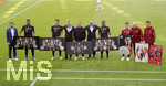 22.05.2021, Fussball 1. Bundesliga 2020/2021, 34. Spieltag, FC Bayern Mnchen - FC Augsburg, in der Allianz-Arena Mnchen. Verabschiedung langjhriger Spieler und Trainer. , Jerome Boateng (FC Bayern Mnchen), Javi Martinez (FC Bayern Mnchen), Trainer Hans-Dieter Flick (FC Bayern Mnchen), David Alaba (FC Bayern Mnchen), Co-Trainer Herman Gerland (FC Bayern Mnchen), mit Prsident Herbert Hainer (FC Bayern) und Vorstandsvorsitzender Karl-Heinz Rummenigge (FC Bayern Mnchen) 

Foto: Bernd Feil/M.i.S/Pool

Nur fr journalistische Zwecke! Only for editorial use! 
Gem den Vorgaben der DFL Deutsche Fuball Liga ist es untersagt, in dem Stadion und/oder vom Spiel angefertigte Fotoaufnahmen in Form von Sequenzbildern und/oder videohnlichen Fotostrecken zu verwerten bzw. verwerten zu lassen. DFL regulations prohibit any use of photographs as image sequences and/or quasi-video.    
National and international NewsAgencies OUT.