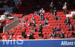 22.05.2021, Fussball 1. Bundesliga 2020/2021, 34. Spieltag, FC Bayern Mnchen - FC Augsburg, in der Allianz-Arena Mnchen. 250 Fans drfen erstmals wieder ins Stadion 

Foto: Bernd Feil/M.i.S/Pool

Nur fr journalistische Zwecke! Only for editorial use! 
Gem den Vorgaben der DFL Deutsche Fuball Liga ist es untersagt, in dem Stadion und/oder vom Spiel angefertigte Fotoaufnahmen in Form von Sequenzbildern und/oder videohnlichen Fotostrecken zu verwerten bzw. verwerten zu lassen. DFL regulations prohibit any use of photographs as image sequences and/or quasi-video.    
National and international NewsAgencies OUT.