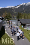 28.05.2021, Fussball, Europameisterschaft 2020, Vorbereitungstrainingslager der Deutschen Nationalmannschaft in Seefeld (Tirol), Die Mannschaft trifft am Trainingsplatz ein. 