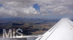 09.06.2021, Beliebtes Reiseziel der Deutschen, Mallorca. Ein Flugzeug der Eurowings fliegt dem Sden entgegen, hier im Anflug auf die Balearen-Insel. 