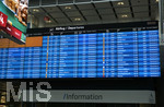 09.06.2021, Beliebtes Reiseziel der Deutschen, Mallorca. Am Airport Mnchen stehen schon viele Flge auf dem Abflug-Monitor im Terminal 2.