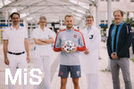 29.06.2021, Fussball 2. Liga 2021/2022, 1.FC Nrnberg,  Vorstellung des ?FCN Medical Team? imKlinikum Sd in Nrnberg.
(l-R) Dr. Markus Gesslein, OA Dr. Bernd Langenstein, Pascal Koepke, Dr. Johannes Rther. Prof. Dr. Werner Krutsch