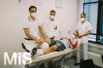 29.06.2021, Fussball 2. Liga 2021/2022, 1.FC Nrnberg,  Vorstellung des ?FCN Medical Team? imKlinikum Sd in Nrnberg.
(l-R) Dr. Markus Gesslein, OA Dr. Bernd Langenstein,  Dr. Johannes Rther. 
Liegend: Pascal Koepke.