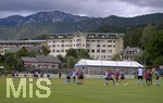01.07.2021, Fussball 3. Liga 2021/2022, TSV 1860 Mnchen Sommer-Trainingslager in Windischgarsten, sterreich. Erste Trainingseinheit unter Wolkenverhangenem Himmel, hinten das Mannschaftshotel Dilly.