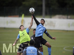 01.07.2021, Fussball 3. Liga 2021/2022, TSV 1860 Mnchen Sommer-Trainingslager in Windischgarsten, sterreich. Erste Trainingseinheit unter Wolkenverhangenem Himmel, Der Trainer lsst hier auch mal Handball spielen, v.li: Phillipp Steinhart (1860 Mnchen) gegen Kevin Goden (TSV 1860 Mnchen) 