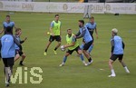 01.07.2021, Fussball 3. Liga 2021/2022, TSV 1860 Mnchen Sommer-Trainingslager in Windischgarsten, sterreich. Erste Trainingseinheit unter Wolkenverhangenem Himmel, Der Trainer lsst hier auch mal Handball spielen, v.li: Yannick Deichmann (TSV 1860 Mnchen) gegen Stephan Salger (1860 Mnchen) 