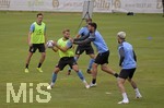 01.07.2021, Fussball 3. Liga 2021/2022, TSV 1860 Mnchen Sommer-Trainingslager in Windischgarsten, sterreich. Erste Trainingseinheit unter Wolkenverhangenem Himmel, Der Trainer lsst hier auch mal Handball spielen, v.li: Yannick Deichmann (TSV 1860 Mnchen) gegen Stephan Salger (1860 Mnchen) 