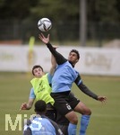 01.07.2021, Fussball 3. Liga 2021/2022, TSV 1860 Mnchen Sommer-Trainingslager in Windischgarsten, sterreich. Erste Trainingseinheit unter Wolkenverhangenem Himmel, Der Trainer lsst hier auch mal Handball spielen, v.li: Phillipp Steinhart (1860 Mnchen) gegen Kevin Goden (TSV 1860 Mnchen) 