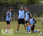 01.07.2021, Fussball 3. Liga 2021/2022, TSV 1860 Mnchen Sommer-Trainingslager in Windischgarsten, sterreich. Erstes Training auf dem Platz unter dem Mannschaftshotel Dilly, v.li:  Quirin Moll (TSV 1860 Mnchen), Sascha Mlders (TSV 1860 Mnchen), Erik Tallig (TSV 1860 Mnchen),