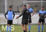 01.07.2021, Fussball 3. Liga 2021/2022, TSV 1860 Mnchen Sommer-Trainingslager in Windischgarsten, sterreich. Erstes Training auf dem Platz unter dem Mannschaftshotel Dilly,  Trainer Michael Kllner (TSV 1860 Mnchen) gibt Anweisungen 