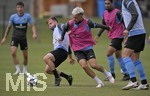 01.07.2021, Fussball 3. Liga 2021/2022, TSV 1860 Mnchen Sommer-Trainingslager in Windischgarsten, sterreich. Erstes Training auf dem Platz unter dem Mannschaftshotel Dilly, v.lI. Richard Neudecker (TSV 1860 Mnchen) gegen Keanu Staude (TSV 1860 Mnchen) 