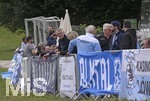 01.07.2021, Fussball 3. Liga 2021/2022, TSV 1860 Mnchen Sommer-Trainingslager in Windischgarsten, sterreich. Erstes Training auf dem Platz unter dem Mannschaftshotel Dilly, ca. 50 Lwenfans sind beim Training vor Ort. 