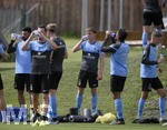 01.07.2021, Fussball 3. Liga 2021/2022, TSV 1860 Mnchen Sommer-Trainingslager in Windischgarsten, sterreich. Erstes Training auf dem Platz unter dem Mannschaftshotel Dilly,  Durstige Lwen, mitte: Leon Klassen (TSV 1860 Mnchen) 