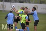 01.07.2021, Fussball 3. Liga 2021/2022, TSV 1860 Mnchen Sommer-Trainingslager in Windischgarsten, sterreich. Erstes Training auf dem Platz unter dem Mannschaftshotel Dilly, Tim Linsbichler (li, TSV 1860 Mnchen) beim Handball