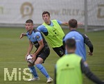 01.07.2021, Fussball 3. Liga 2021/2022, TSV 1860 Mnchen Sommer-Trainingslager in Windischgarsten, sterreich. Erstes Training auf dem Platz unter dem Mannschaftshotel Dilly,  v.li: Nathan Wicht (1860 Mnchen) gegen Phillipp Steinhart (1860 Mnchen) beim Handball.