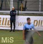 01.07.2021, Fussball 3. Liga 2021/2022, TSV 1860 Mnchen Sommer-Trainingslager in Windischgarsten, sterreich. Erstes Training auf dem Platz unter dem Mannschaftshotel Dilly, Sportdirektor Gnther Gorenzel (TSV 1860) nachdenklich am Spielfeldrand 