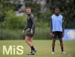 01.07.2021, Fussball 3. Liga 2021/2022, TSV 1860 Mnchen Sommer-Trainingslager in Windischgarsten, sterreich. Erstes Training auf dem Platz unter dem Mannschaftshotel Dilly, li: Trainer Michael Kllner (TSV 1860 Mnchen) gibt Anweisungen 