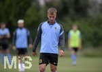 01.07.2021, Fussball 3. Liga 2021/2022, TSV 1860 Mnchen Sommer-Trainingslager in Windischgarsten, sterreich. Erstes Training auf dem Platz unter dem Mannschaftshotel Dilly, Lorenz Knferl (TSV 1860 Mnchen) nachdenklich 