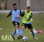 01.07.2021, Fussball 3. Liga 2021/2022, TSV 1860 Mnchen Sommer-Trainingslager in Windischgarsten, sterreich. Erstes Training auf dem Platz unter dem Mannschaftshotel Dilly, v.li: Kevin Goden (TSV 1860 Mnchen) gegen Alexander Freitag (TSV 1860 Mnchen) 