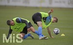 01.07.2021, Fussball 3. Liga 2021/2022, TSV 1860 Mnchen Sommer-Trainingslager in Windischgarsten, sterreich. Erstes Training auf dem Platz unter dem Mannschaftshotel Dilly, v.li:  Alexander Freitag (TSV 1860 Mnchen) zerrt an Leon Klassen (TSV 1860 Mnchen) 