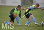 01.07.2021, Fussball 3. Liga 2021/2022, TSV 1860 Mnchen Sommer-Trainingslager in Windischgarsten, sterreich. Erstes Training auf dem Platz unter dem Mannschaftshotel Dilly, v.li:  Alexander Freitag (TSV 1860 Mnchen) zerrt an Leon Klassen (TSV 1860 Mnchen) 