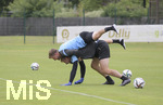 02.07.2021, Fussball 3. Liga 2021/2022, TSV 1860 Mnchen Sommer-Trainingslager in Windischgarsten, sterreich.  Training auf dem Platz neben dem Mannschaftshotel Dilly, Richard Neudecker (TSV 1860 Mnchen) lsst sich von Torwart Marco Hiller (TSV 1860 Mnchen) auf dem Rcken krabbelnd tragen.
