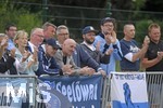 02.07.2021, Fussball 3. Liga 2021/2022, TSV 1860 Mnchen Sommer-Trainingslager in Windischgarsten, sterreich.  Training auf dem Platz neben dem Mannschaftshotel Dilly, Zahlreiche Lwenfans beobachten das Training 