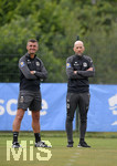 02.07.2021, Fussball 3. Liga 2021/2022, TSV 1860 Mnchen Sommer-Trainingslager in Windischgarsten, sterreich.  Training auf dem Platz neben dem Mannschaftshotel Dilly, v.li: Trainer Michael Kllner (TSV 1860 Mnchen) und Sportdirektor Gnther Gorenzel (TSV 1860) beobachten das Training und diskutieren darber.