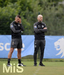 02.07.2021, Fussball 3. Liga 2021/2022, TSV 1860 Mnchen Sommer-Trainingslager in Windischgarsten, sterreich.  Training auf dem Platz neben dem Mannschaftshotel Dilly, v.li: Trainer Michael Kllner (TSV 1860 Mnchen) und Sportdirektor Gnther Gorenzel (TSV 1860) beobachten das Training und diskutieren darber.