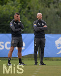 02.07.2021, Fussball 3. Liga 2021/2022, TSV 1860 Mnchen Sommer-Trainingslager in Windischgarsten, sterreich.  Training auf dem Platz neben dem Mannschaftshotel Dilly, v.li: Trainer Michael Kllner (TSV 1860 Mnchen) und Sportdirektor Gnther Gorenzel (TSV 1860) beobachten das Training und diskutieren darber.