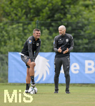 02.07.2021, Fussball 3. Liga 2021/2022, TSV 1860 Mnchen Sommer-Trainingslager in Windischgarsten, sterreich.  Training auf dem Platz neben dem Mannschaftshotel Dilly, v.li: Trainer Michael Kllner (TSV 1860 Mnchen) und Sportdirektor Gnther Gorenzel (TSV 1860) beobachten das Training und diskutieren darber.