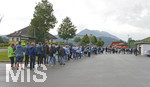 02.07.2021, Fussball 3. Liga 2021/2022, TSV 1860 Mnchen Sommer-Trainingslager in Windischgarsten, sterreich.  Testspiel in Windischgarsten, TSV 1860 Mnchen - SV Ried, Groer Zuschauerandrang, hunderte Lwenfans wollen ins Stadion.