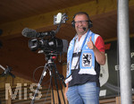 02.07.2021, Fussball 3. Liga 2021/2022, TSV 1860 Mnchen Sommer-Trainingslager in Windischgarsten, sterreich.  Testspiel in Windischgarsten, TSV 1860 Mnchen - SV Ried, Sogar der Kameramann hat einen Lwenschal an