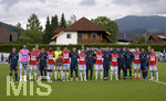 02.07.2021, Fussball 3. Liga 2021/2022, TSV 1860 Mnchen Sommer-Trainingslager in Windischgarsten, sterreich.  Testspiel in Windischgarsten, TSV 1860 Mnchen - SV Ried, Erinnerungsfoto beider Mannschaften