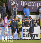 02.07.2021, Fussball 3. Liga 2021/2022, TSV 1860 Mnchen Sommer-Trainingslager in Windischgarsten, sterreich.  Testspiel in Windischgarsten, TSV 1860 Mnchen - SV Ried, re: Sascha Mlders (TSV 1860 Mnchen) streitet mit dem Trainer von Ried Andreas Heraf (li) nach einer verbalen Auseinandersetzung am Spielfeldrand 