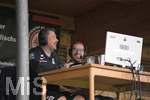 02.07.2021, Fussball 3. Liga 2021/2022, TSV 1860 Mnchen Sommer-Trainingslager in Windischgarsten, sterreich.  Testspiel in Windischgarsten, TSV 1860 Mnchen - SV Ried, Lwen-TV Live-bertragung mit Pressesprecher Rainer Kmeth (li) am Mikrofon.