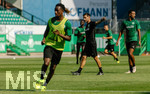 03.07.2021, Fussball 1. Bundesliga 2021/2022,  Fussball 1. Bundesliga: Trainingsauftakt SpVgg Greuther Frth, 

 Gideon Jung , Stefan Leitl ,  Timothy Tillman

Foto: Thomas Langer / MIS

