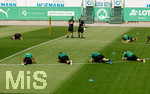 03.07.2021, Fussball 1. Bundesliga 2021/2022,  Fussball 1. Bundesliga: Trainingsauftakt SpVgg Greuther Frth, 

Cheftrainer Stefan Leitl mit Co-Trainer Alexander Hahn

Foto: Thomas Langer / MIS

