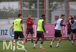 07.07.2021, Fussball 1. Bundesliga 2021/2022, Trainingsauftakt FC Bayern Mnchen, mit dem neuen Trainer Julian Nagelsmann (hinten links, FC Bayern Mnchen) beobachtet seine Spieler.
