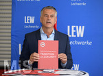 07.07.2021, Fussball Regionalliga Bayern 2021/22, FC Memmingen,  Presseveranstaltung zur Sponsoring-Verlngerung um weitere vier Jahre von Haupt- und Trikot-Sponsor LEW (Lechwerke AG) im Stadion Memmingen. FCM Prsident Armin Buchmann